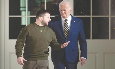 «Φόρο» Ουκρανίας επέβαλε  ο Biden – Κάθε Αμερικανός πληρώνει 300 δολάρια για τη στήριξη στον διεφθαρμένο Zelesky