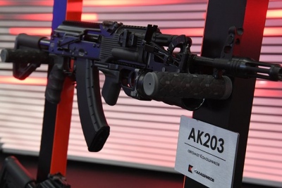 «Καταιγίδα Kalashnikov»: Μαζική παράδοση AK-203 πριν καν… προλάβει η αγορά