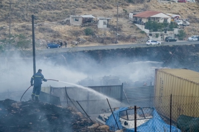 Υπό μερικό έλεγχο η επικίνδυνη πυρκαγιά που ξέσπασε στον Κορυδαλλό
