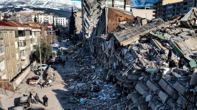 Τουρκία, Εκδηλώσεις μνήμης σεισμού 2023: Κλήρωσε τα πρώτα σπίτια ο Erdogan σε άστεγους - Καθηγητής: «Δεν βάλαμε μυαλό»