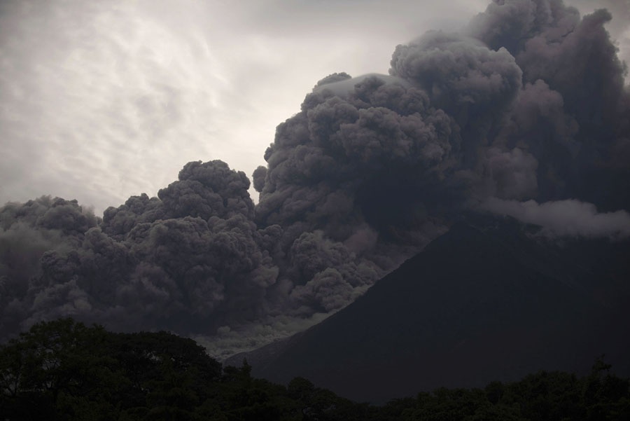 Ενεργοποιήθηκε εκ νέου το φονικό ηφαίστειο «Ελ Φουέγο» στη Γουατεμάλα