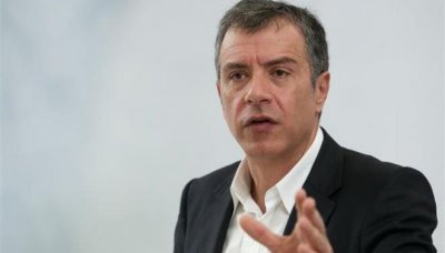 Θεοδωράκης: Το νέο κόμμα να κινηθεί μπροστά με την ορμή των νέων και την εμπειρία των παλιών