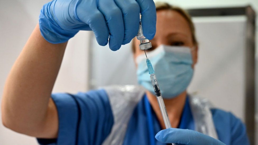 Βρετανία: Πάνω από 34 εκατ. πολίτες έχουν λάβει μία δόση εμβολίου για Covid