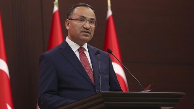 Bozdağ (Αντιπρόεδρος Τουρκίας): Ύψωσαν την ελληνική σημαία σε βραχονησίδα και εμείς την κατεβάσαμε