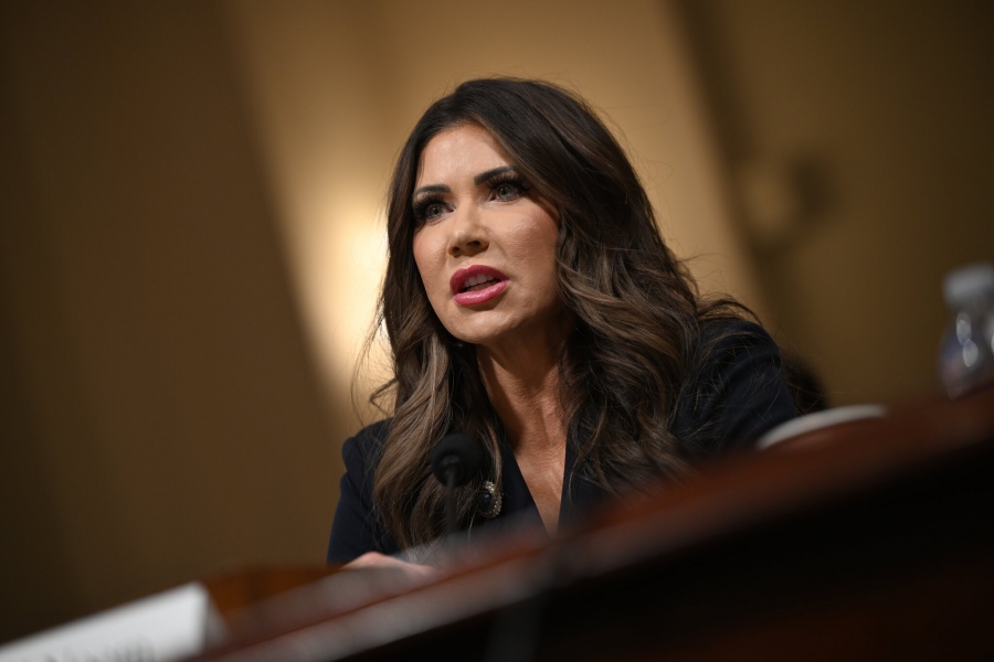 Κατά ριπάς ρίχνει η Noem: Περιθωριακοί και παραβατικοί μετανάστες κάνουν επεισόδια στη Μινεάπολη, η ICE θα παραμείνει στη θέση της