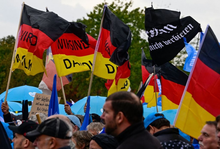 Η γερμανική δυστοπία επιστρέφει… «Βαφτίζουν» εξτρεμιστές όσους δεν συμφωνούν με την κυβέρνηση, αναζητούν ποιος τους χρηματοδοτεί