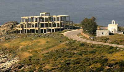 Καταπατημένα: Νέα πρόσωπα στην επιτροπή, ίδια εμπόδια