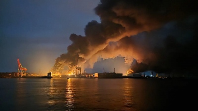 Επιχείρηση σοκ στην Οδησσό - Οι Ρώσοι πυρπόλησαν δυτικά φορτία με όπλα που έφταναν στην Ουκρανία - Συγκλονιστικά πλάνα (vid)