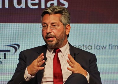 Σαρδελάς στο Συνέδριο Economist: Έχουν γίνει σημαντικά βήματα για την επίτευξη του στόχου 2030 στις ΑΠΕ – Υπάρχουν σοβαρές προκλήσεις και εμπόδια