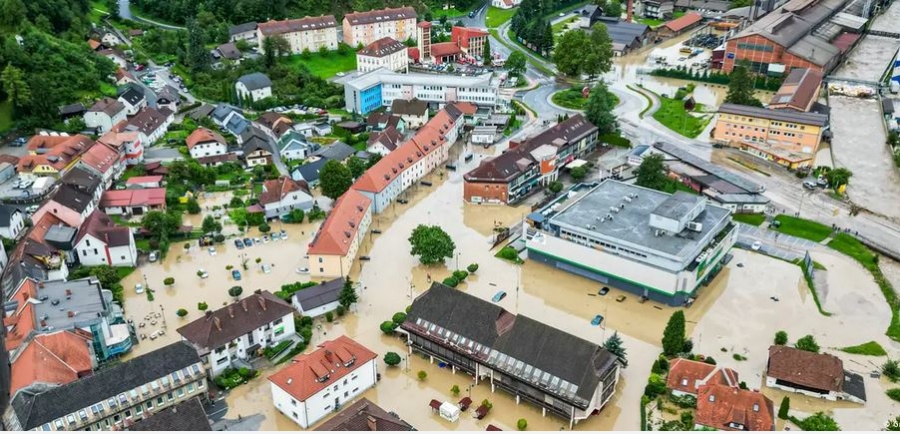 Κατάσταση έκτακτης ανάγκης στη Σλοβενία, ολόκληρα χωριά βούλιαξαν στο νερό - Οι χειρότερες πλημμύρες της 30ετίας