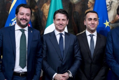 Προς συμβιβασμό Ιταλίας και ΕΕ, με μείωση του ελλείμματος από 2,4% σε 2,1%; - Ο Salvini αποτρέπει το ρήγμα - Υποβάθμιση σε Βaa3 από Moody's