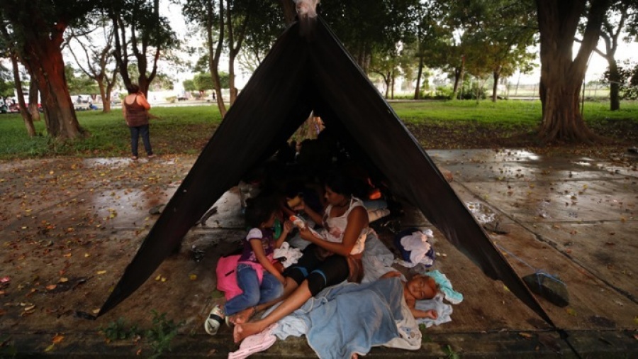 Τρεις μετανάστες σκοτώθηκαν, ενώ το «καραβάνι» συνεχίζει την πορεία του προς τις ΗΠΑ