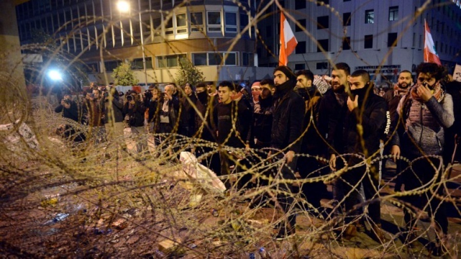 Λίβανος: Σφοδρές συγκρούσεις διαδηλωτών με αστυνομικούς στο κέντρο της Βηρυτού
