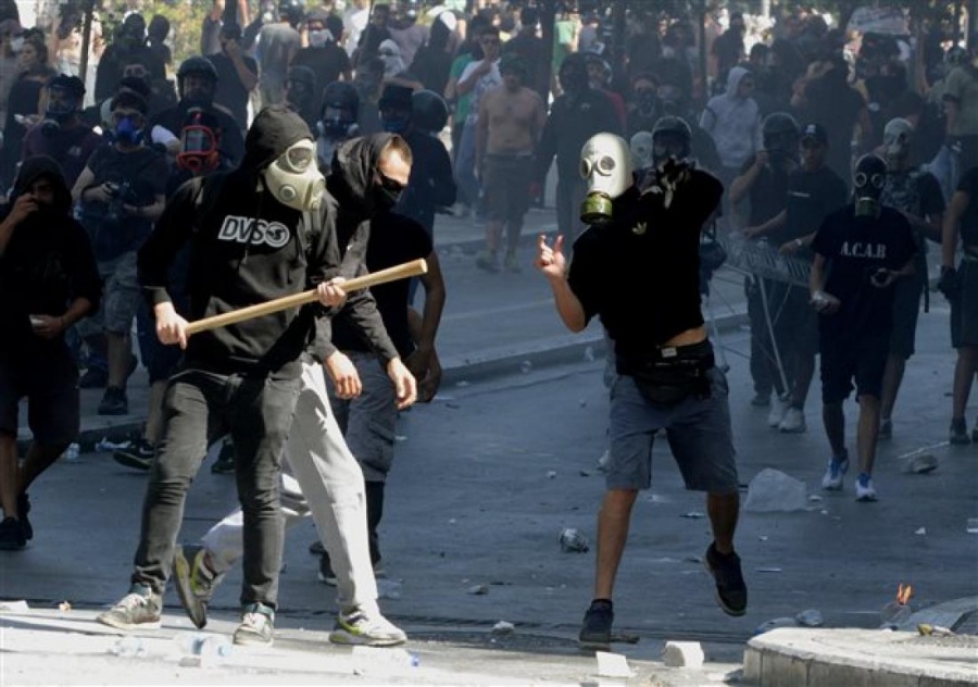 Επεισόδια στη φοιτητική πορεία στο κέντρο της Αθήνας