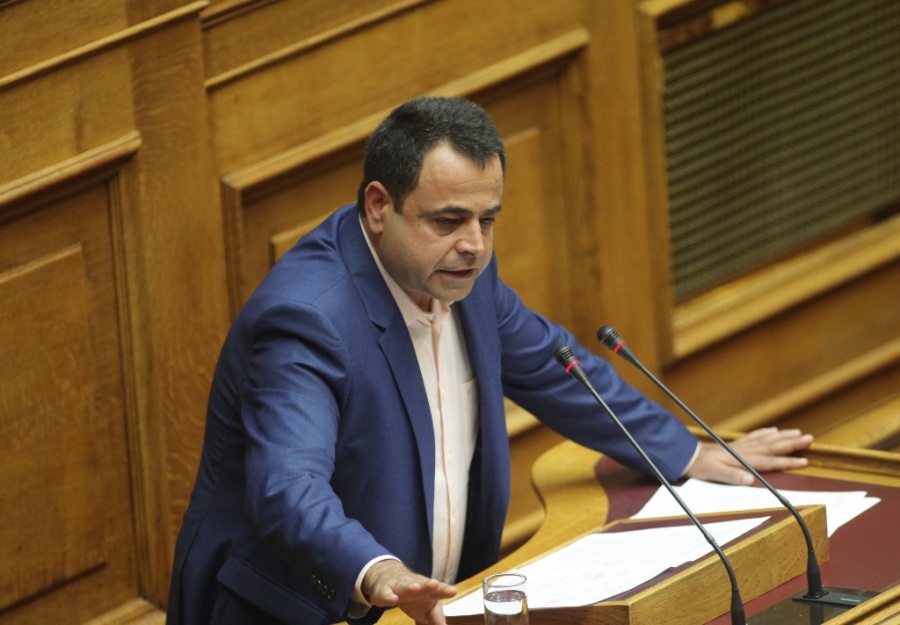 Σαντορινιός: Η κυβέρνηση οδηγεί τα νησιά στην καταστροφή