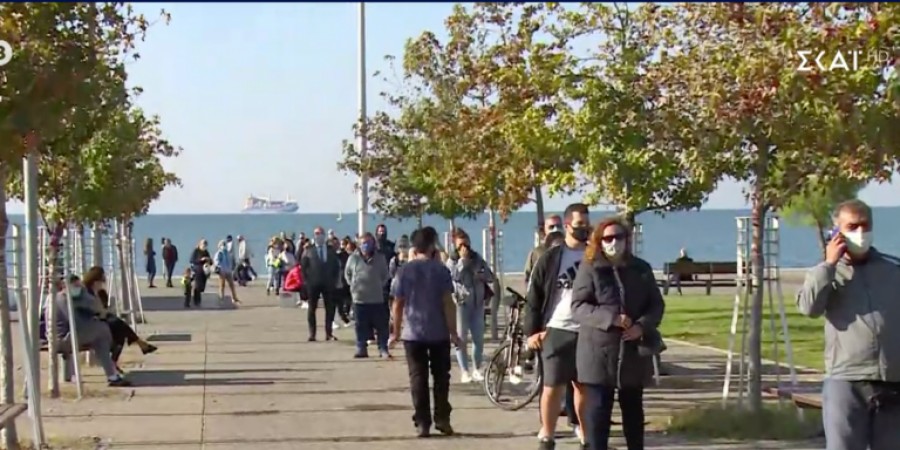 Θεσσαλονίκη - Τεράστιες ουρές για τα τεστ κορωνοϊού - Ανησυχητική η κατάσταση, σύμφωνα με τον ΕΟΔΥ