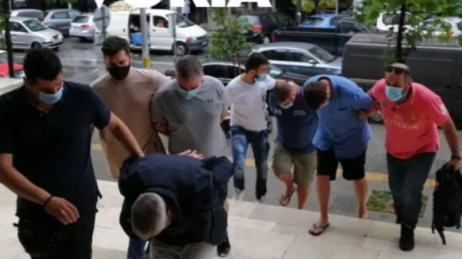 Θεσσαλονίκη: Προφυλακιστέοι οι 4 Βρετανοί για τα 300 κιλά κοκαΐνης