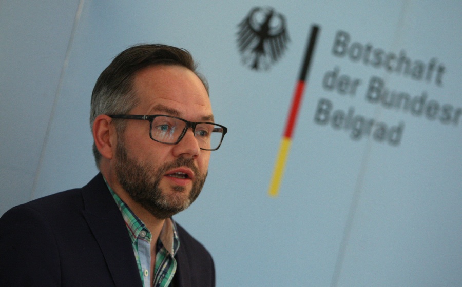 Roth (υπ. Ευρωπαϊκών Υποθέσεων Γερμανίας): Η επέκταση της μεταβατικής περιόδου για το Brexit δεν θα λύσει τα προβλήματα