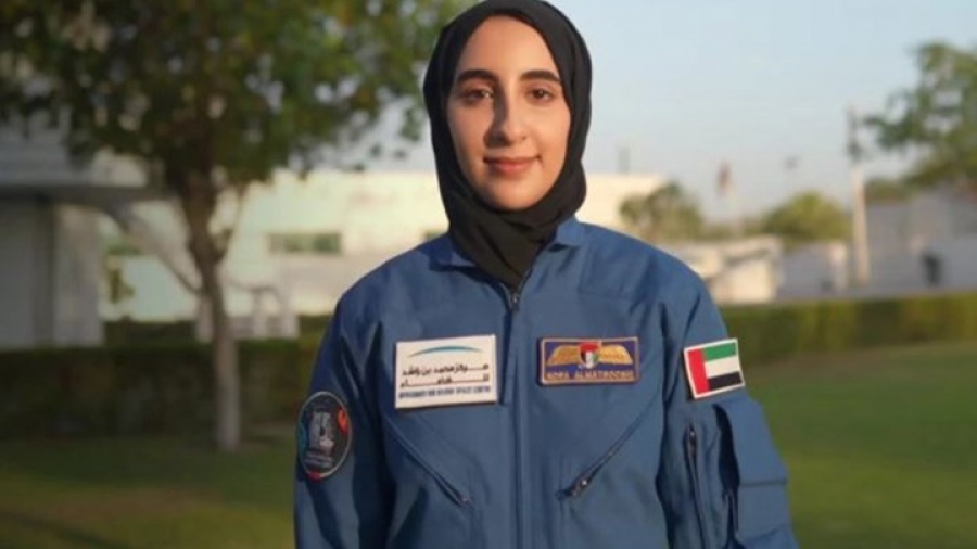 NASA: Η 1η γυναίκα από τον αραβικό κόσμο που θα περάσει εκπαίδευση αστροναύτη - Θα αποχωριστεί την μαντήλα της;