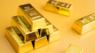 Με πτώση 0,2% ξεκινά την εβδομάδα ο χρυσός, οριακά πάνω από τα 1.980 δολάρια