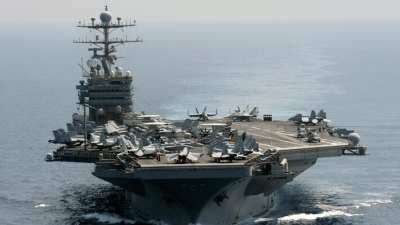Στα όρια της ανταρσίας οι 5.000 ναύτες του USS Abraham Lincoln – Χωρίς οδοντόκρεμα, με βρώμικες τουαλέτες και μαύρη μούχλα
