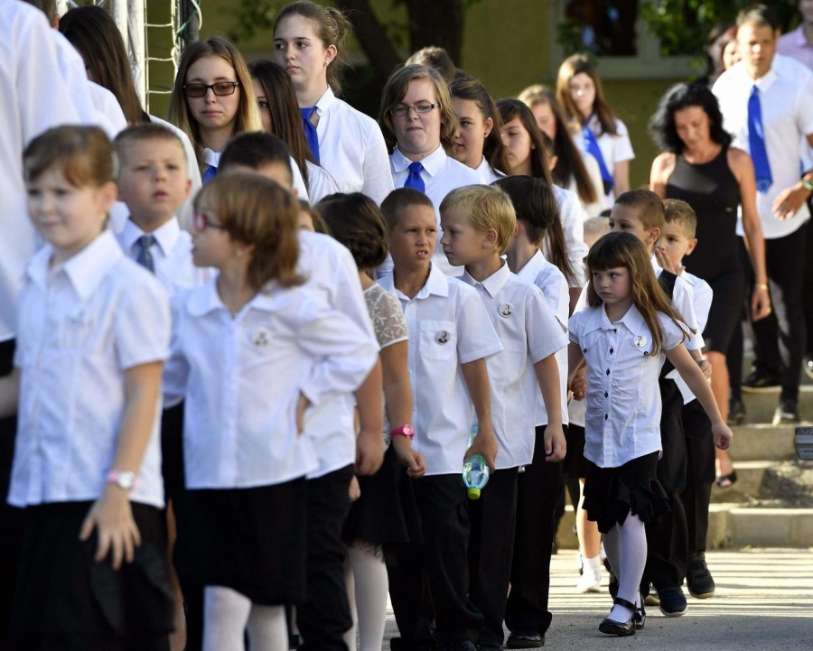 Η ουγγρική λύση για το δημογραφικό: Οικονομική ενίσχυση 35.000 δολαρίων και εφ’ όρου ζωής φοροαπαλλαγές