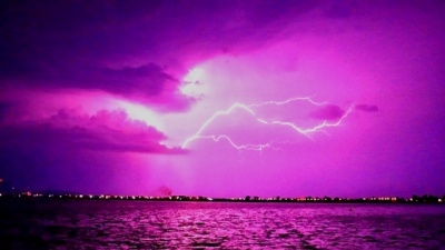 Επτακόσιοι κεραυνοί έπεσαν σήμερα (15/4) στην Αττική και 11.000 σε όλη την Ελλάδα - Τί καιρό θα κάνει αύριο