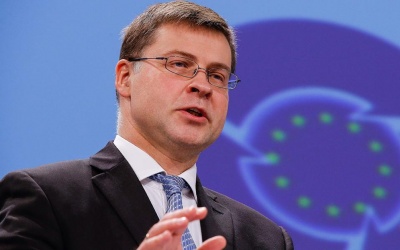 Dombrovskis (Κομισιόν): Η Ελλάδα θα παραμείνει υπό επιτήρηση στη μετα-μνημονιακή εποχή
