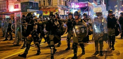 Νέα βίαια επεισόδια στο Χονγκ Κόνγκ - Με δακρυγόνα και αντλίες νερού η αστυνομία κατά των διαδηλωτών