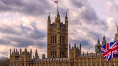 Οι Βρετανοί σέρνονται πίσω από τις ΗΠΑ, επιβάλλουν νέες κυρώσεις στη Ρωσία