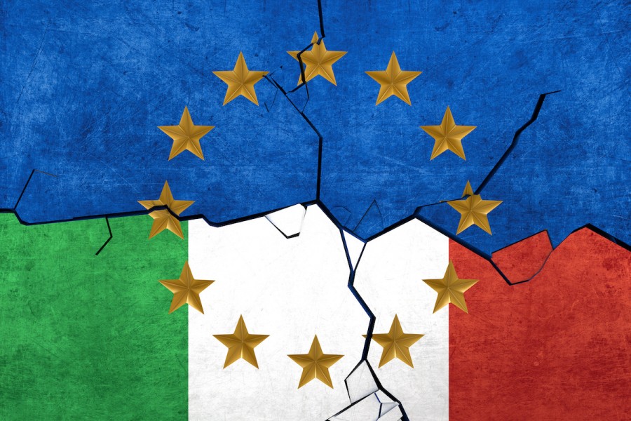 Δύο νέα κινήματα στην Ιταλία ελκύουν τους πολίτες - Τα πορτοκαλί γιλέκα που αμφισβητούν τον κορωνοϊό και το Italia Liberta που ζητά έξοδο από την ΕΕ