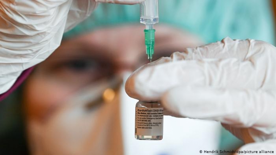 Γαλλία: Στο τραπέζι ο υποχρεωτικός εμβολιασμός για τους επαγγελματίες υγείας