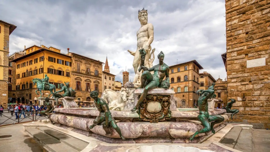 Φλωρεντία: Τουρίστρια πήγε να πιάσει τα γεννητικά όργανα του... Ποσειδώνα και προκάλεσε ζημιές 5.000 ευρώ