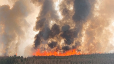 Καναδάς: Σε κατάσταση εκτάκτης ανάγκης η Αλμπέρτα, 103 δασικές πυρκαγιές, χιλιάδες εγκαταλείπουν τα σπίτια τους