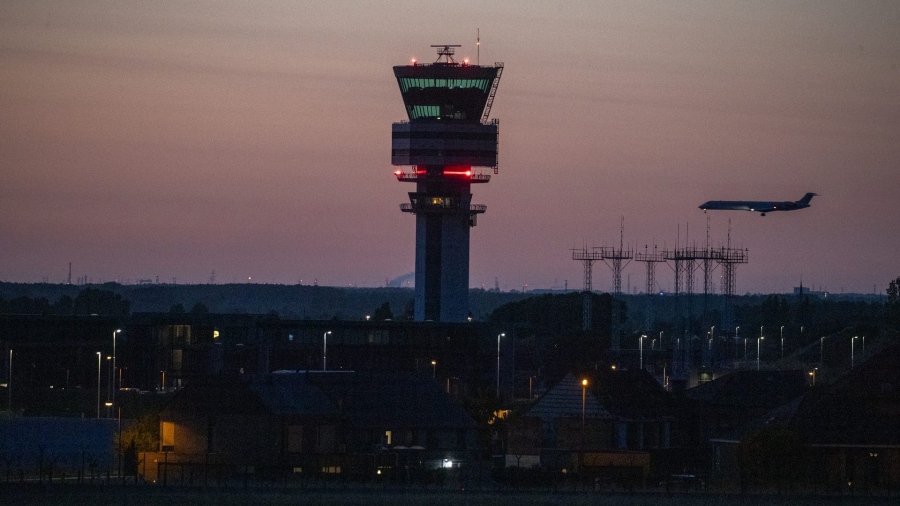 Ζήλεψαν τον Merz στο Βέλγιο - Καταγγέλλουν... μυστηριώδη drones πάνω από στρατηγικές υποδομές, κλείνουν αεροδρόμια
