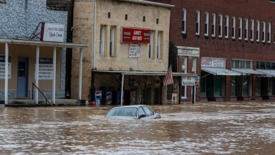ΗΠΑ: Τουλάχιστον 25 οι νεκροί από τις καταστροφικές πλημμύρες – Ανησυχία για την Κυριακή (31/7)