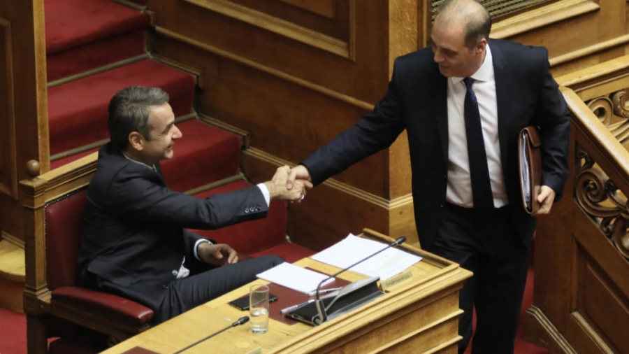 «Γέφυρες» ΝΔ σε Ελληνική Λύση - Βορίδης και Οικονόμου στρώνουν το έδαφος - Για «σκοτεινές δυνάμεις» μιλά ο Βελόπουλος