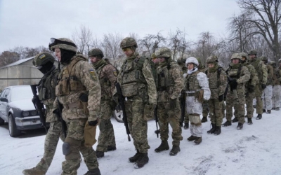 Δημοσκόπηση εν μέσω πολέμου: Έτοιμοι να πολεμήσουν τους Ρώσους δηλώνουν οι μισοί Ουκρανοί
