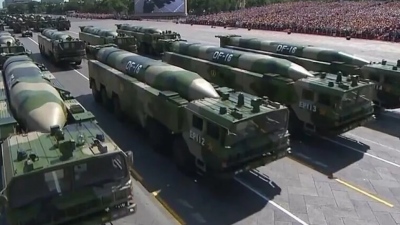 Η παρέλαση τρόμου: Η Κίνα δείχνει βαλλιστικούς πυραύλους και υπερηχητικά όπλα, μπορούν να πλήξουν και τις ΗΠΑ