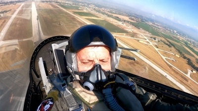 Mε F-16 πάνω από το μνημείο του Νικόλαου Σιαλμά, στον Άγιο Ευστράτιο, ο ΑΓΕΕΘΑ Κωνσταντίνος Φλώρος