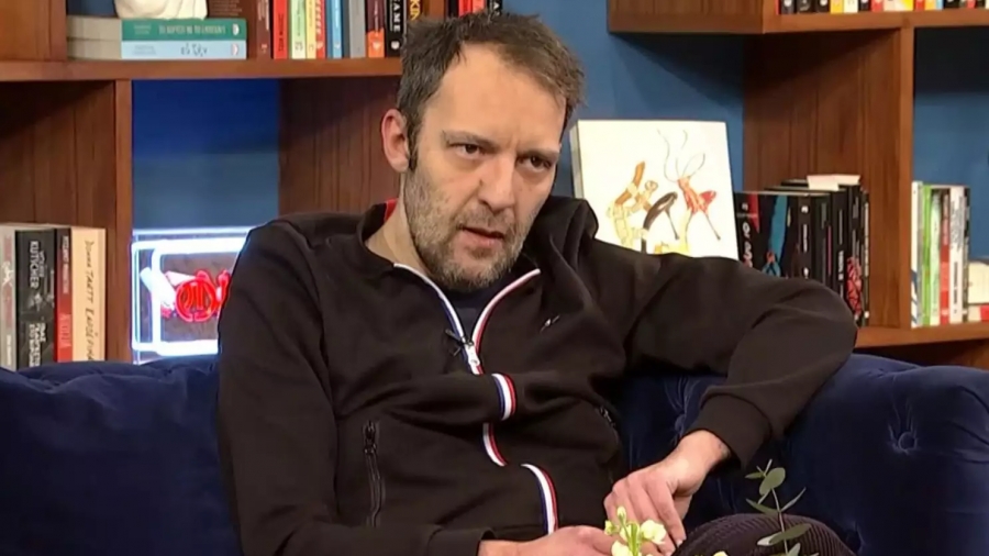 Συγκλονίζει ο Αύγουστος Κορτώ μιλώντας για την μητέρα του: «Πήρε γύρω στα 450 χάπια, ήξερε ότι θα την έβρισκα εγώ»