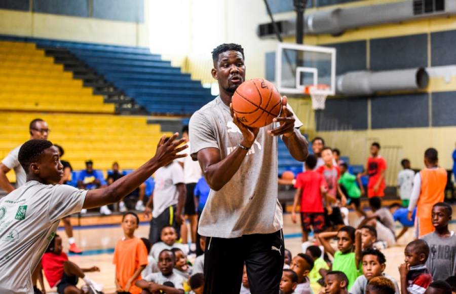 Deandre Ayton: Από τις φτωχικές γειτονίες στις Μπαχάμες, στους Τελικούς του NBA με τους Phoenix Suns