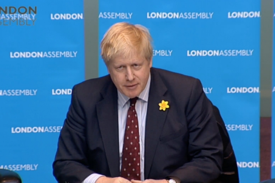 Johnson (Βρετανός πρωθυπουργός): Προβλήματα στα καύσιμα λόγω ζήτησης – Δεν είναι λύση η ανεξέλεγκτη μετανάστευση οδηγών