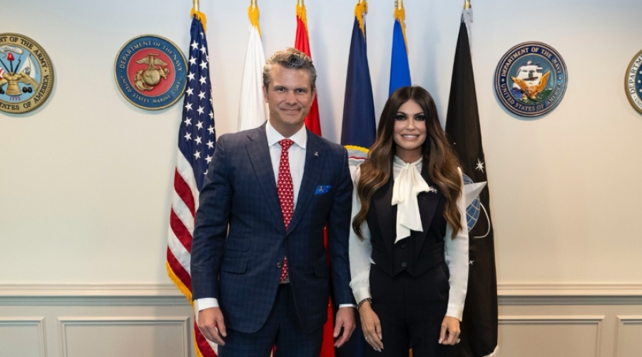 H Guilfoyle με τον Υπουργό Πολέμου των ΗΠΑ: Θα διασφαλίσω την ειρήνη στην Ελλάδα μέσω της ισχύος