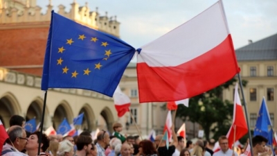 Επανέρχονται οι εντάσεις στις σχέσεις Πολωνίας - ΕΕ - Η Κομισιόν παραπέμπει την Βαρσοβία στο Ανώτατο Ευρωπαϊκό Δικαστήριο