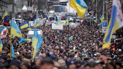 Ουκρανία: Μεγάλη διαδήλωση χιλιάδων ανθρώπων σε πόλη, μόλις 42 χιλιόμετρα από τα ρωσικά σύνορα