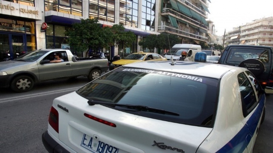 Ναρκωτικά, σντισφυξιογόνες μάσκες, μεταλλικά σφαιρίδια κατασχέθηκαν στην επιχείρηση στα Εξάρχεια - Τρεις συλλήψεις