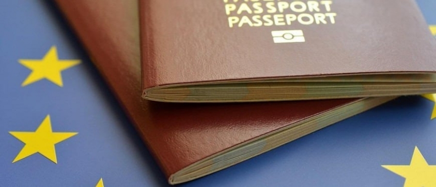 Προς απαγόρευση τα «χρυσά διαβατήρια» και αυστηροί κανόνες για τις «χρυσές βίζα»