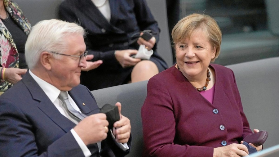 Έντονο παρασκήνιο για τον διάδοχο Steinmeier στη Γερμανία - Διαψεύδει η Merkel υποψηφιότητα για την προεδρία