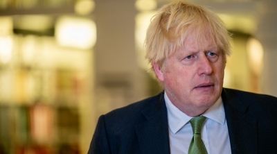 Σε πολιτική δίνη η Βρετανία – Πρόωρες εκλογές ζητούν οι Εργατικοί μετά την παραίτηση και την «έκρηξη» Johnson